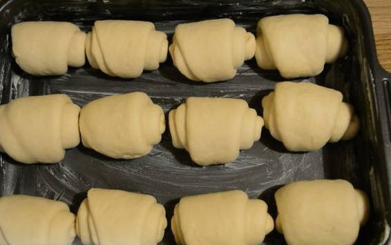 Дрожжевое тесто для булочек на молоке