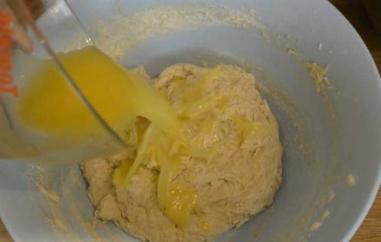 Дрожжевое тесто для булочек на молоке