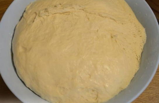 Дрожжевое тесто для булочек на молоке