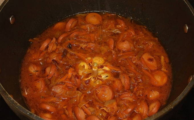 Тушеная квашеная капуста с сосисками Тушеная квашеная капуста с сосисками