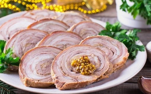 Свиной рулет в фольге в духовке