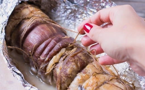 Свиной рулет в фольге в духовке Свиной рулет в фольге в духовке
