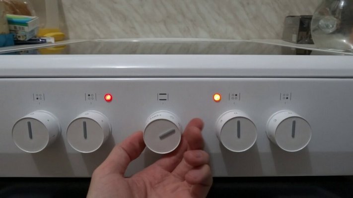 Мясо по-французски с фаршем, картошкой, сыром и помидорами в духовке