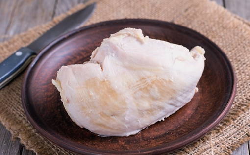 Салат с курицей и блинами