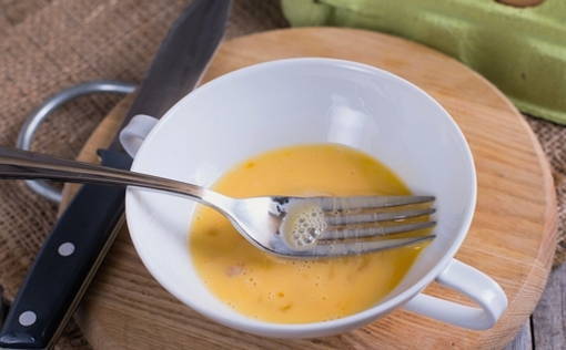 Салат с курицей и блинами