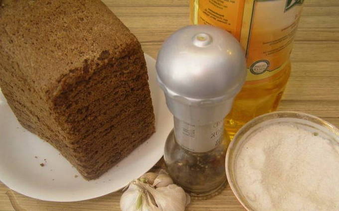 Жареные сухарики на сковороде Жареные сухарики на сковороде