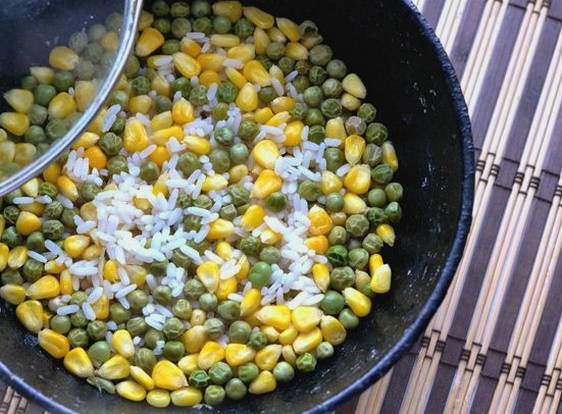 Рис с горошком и кукурузой Рис с горошком и кукурузой