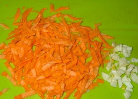 Рис с тушенкой в мультиварке