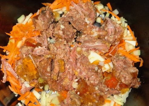 Рис с тушенкой в мультиварке