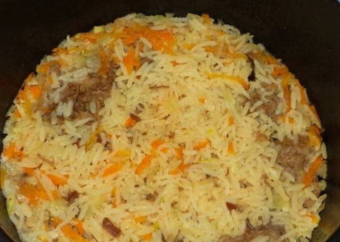 Рис с тушенкой в мультиварке