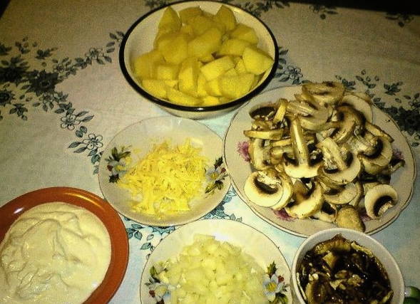 Картошка с грибами в горшочках