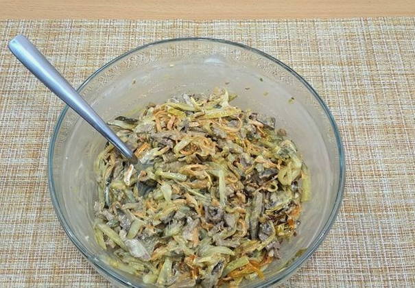 Салат с куриной печенью с морковью