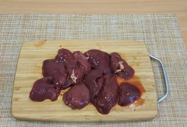 Салат с куриной печенью с морковью