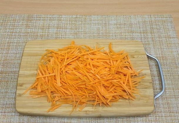 Салат с куриной печенью с морковью