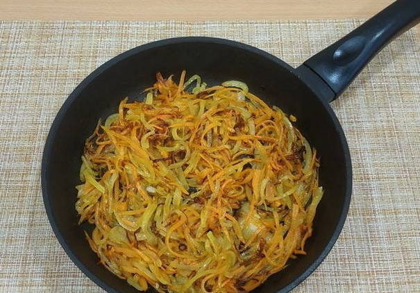 Салат с куриной печенью с морковью