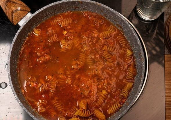 Макароны с томатной пастой на сковороде Макароны с томатной пастой на сковороде