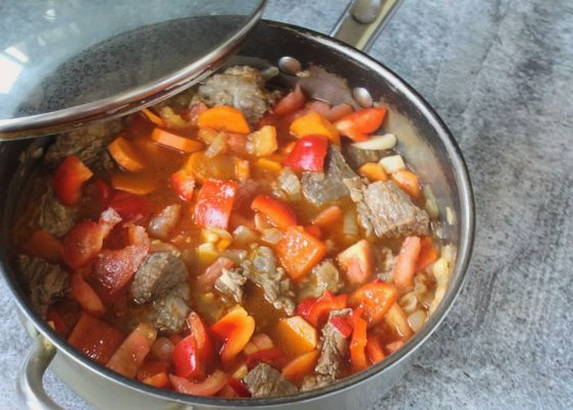 Тушеная картошка с овощами и мясом Тушеная картошка с овощами и мясом