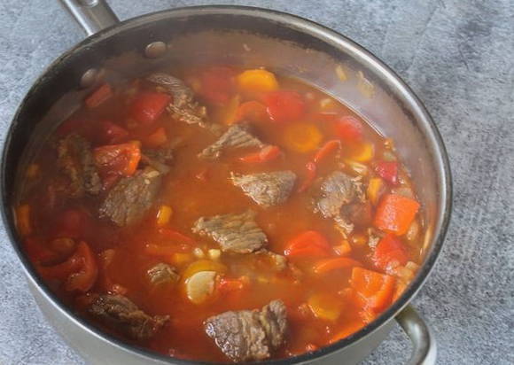 Тушеная картошка с овощами и мясом Тушеная картошка с овощами и мясом