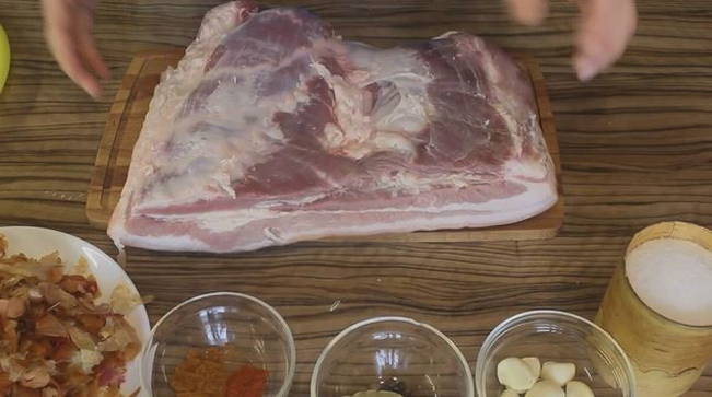 Свиной рулет из брюшины Свиной рулет из брюшины