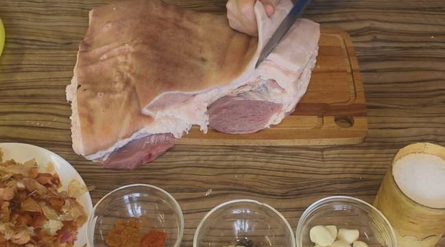 Свиной рулет из брюшины Свиной рулет из брюшины
