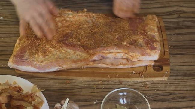 Свиной рулет из брюшины Свиной рулет из брюшины