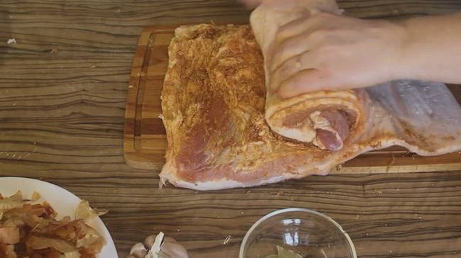 Свиной рулет из брюшины Свиной рулет из брюшины