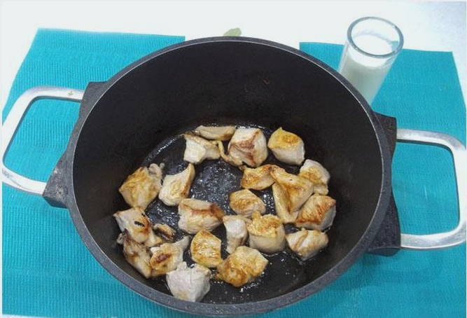 Тушеная картошка с куриным филе Тушеная картошка с куриным филе