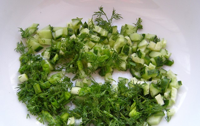 Салат из шпрот с яйцом и огурцом