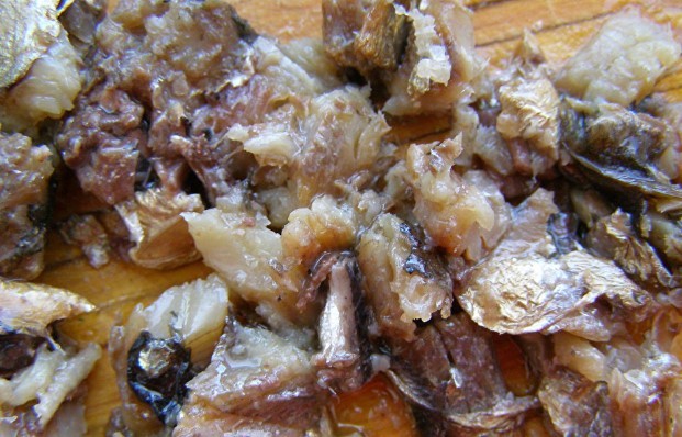 Салат из шпрот с яйцом и огурцом