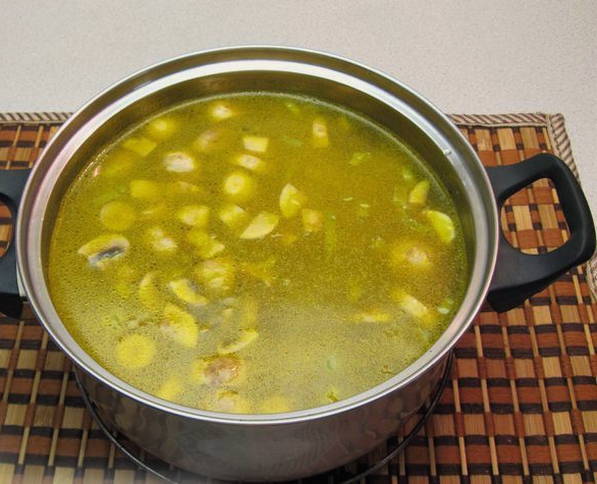 Суп с шампиньонами и плавленым сыром Суп с шампиньонами и плавленым сыром