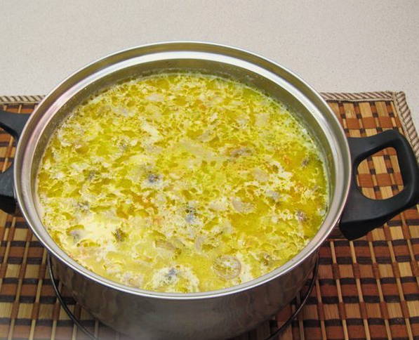 Суп с шампиньонами и плавленым сыром Суп с шампиньонами и плавленым сыром