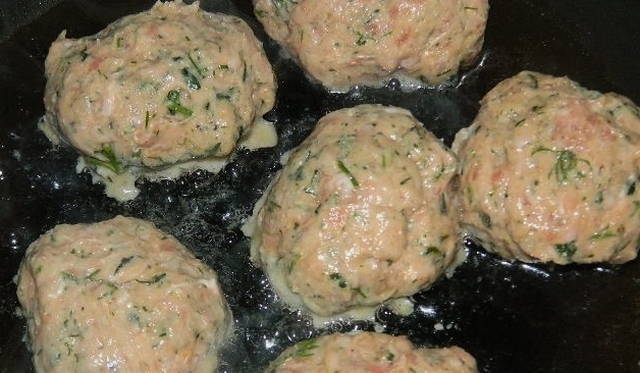 Котлеты из фарша с манкой Котлеты из фарша с манкой