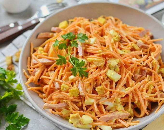 Салат с корейской морковью и сухариками