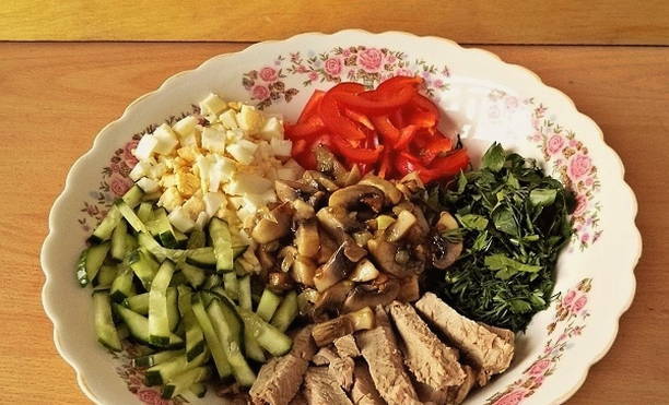 Салат с мясом и грибами Салат с мясом и грибами