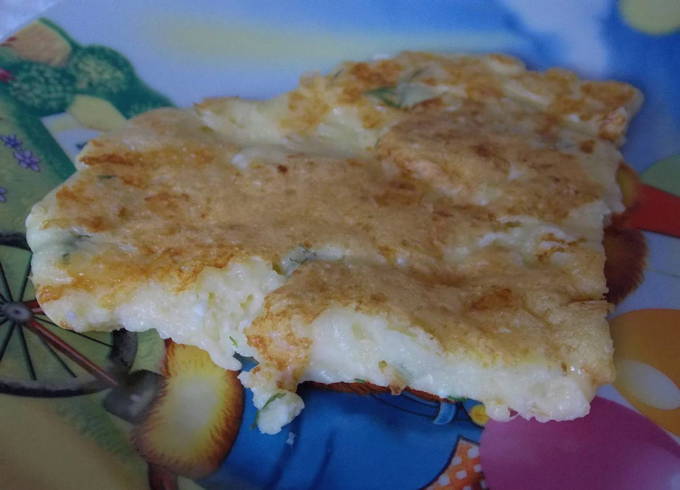 Творожно-сырная лепешка на сковороде