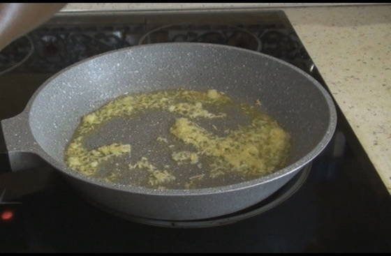 Макароны с сыром и сливками на сковороде
