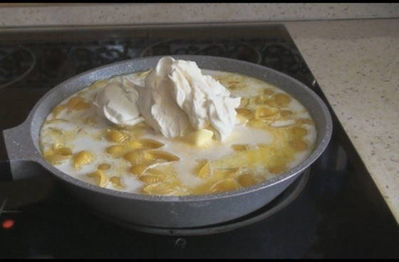 Макароны с сыром и сливками на сковороде
