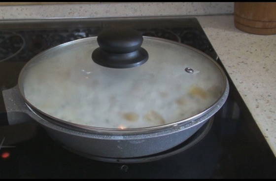 Макароны с сыром и сливками на сковороде