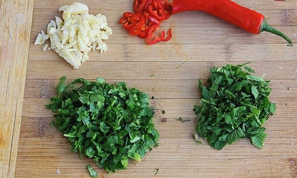 Лобио из консервированной фасоли Лобио из консервированной фасоли