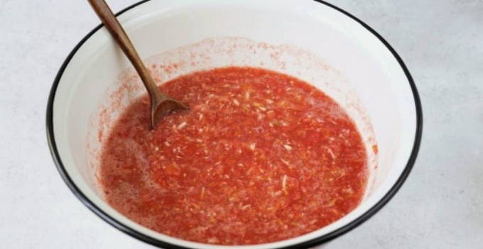 Хреновина с помидорами, хреном и чесноком