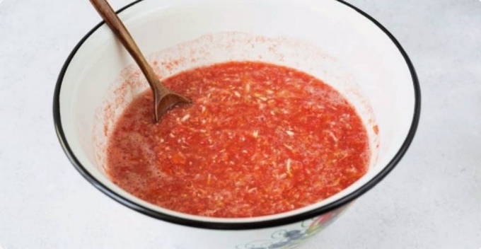 Хреновина с помидорами, хреном и чесноком
