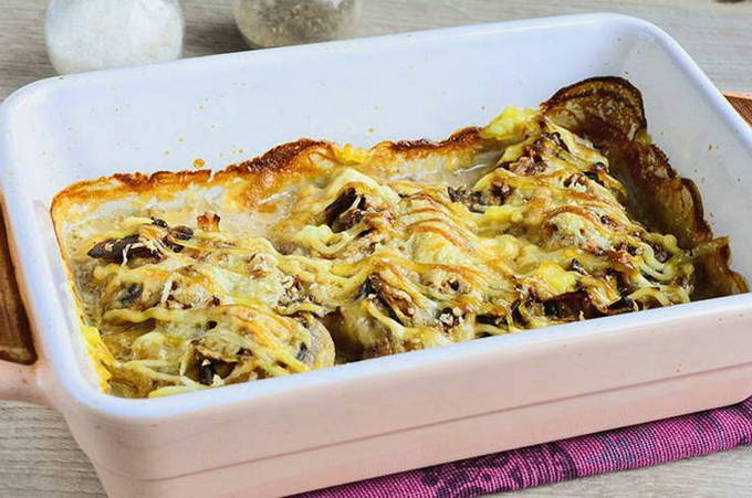 Свинина с шампиньонами в духовке