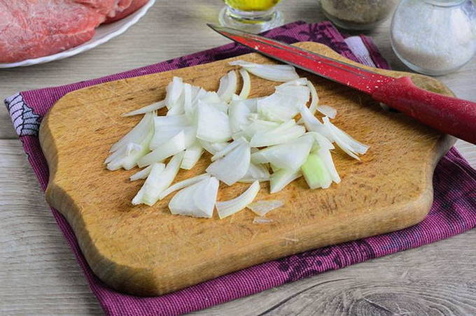 Свинина с шампиньонами в духовке