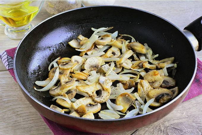 Свинина с шампиньонами в духовке