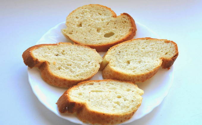 Горячие бутерброды с сыром и колбасой в микроволновке