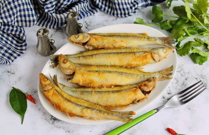 Жареная корюшка на сковороде Жареная корюшка на сковороде