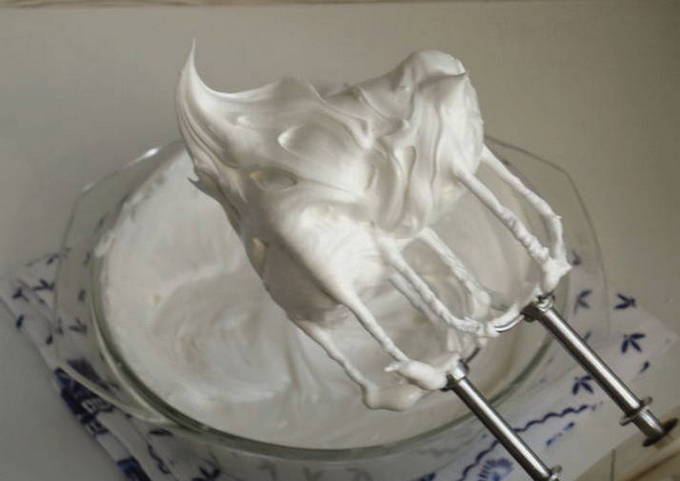 Песочные корзиночки с белковым кремом Песочные корзиночки с белковым кремом