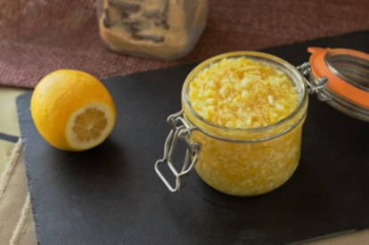 Лимон с сахаром в банке Лимон с сахаром в банке