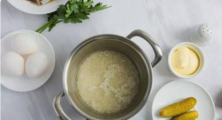 Салат с рыбной консервой и рисом Салат с рыбной консервой и рисом