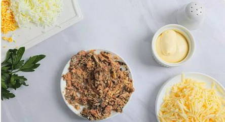 Салат с рыбной консервой и рисом Салат с рыбной консервой и рисом